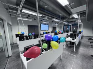 Balloons in a computer lab